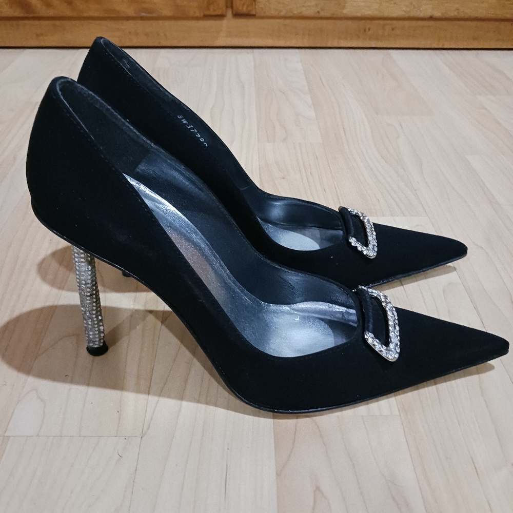 Shoes - Picture 2 of 4